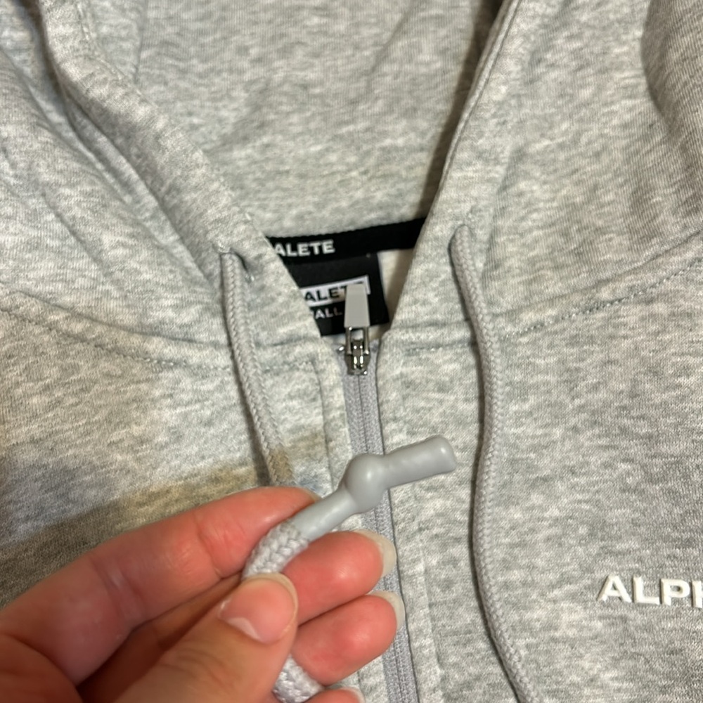 Alphalete capital crop hoodie - Picture 4 of 5